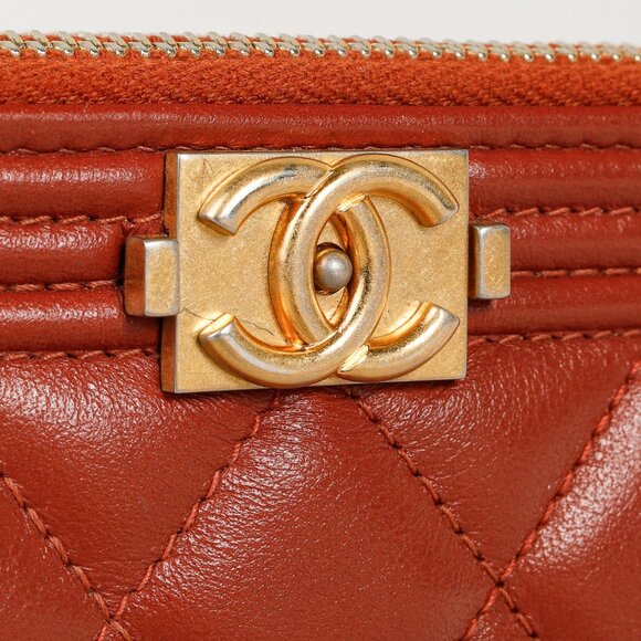 Chanel Red Grained Calfskin GHW Quilted Small Boy Clutch With Chain - Picture 7 of 13